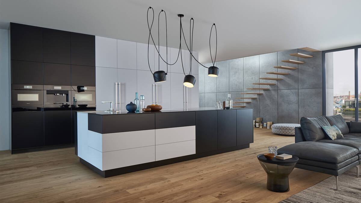 kitchentrend-leicht-Bondi-black-white-kitchen_16x9