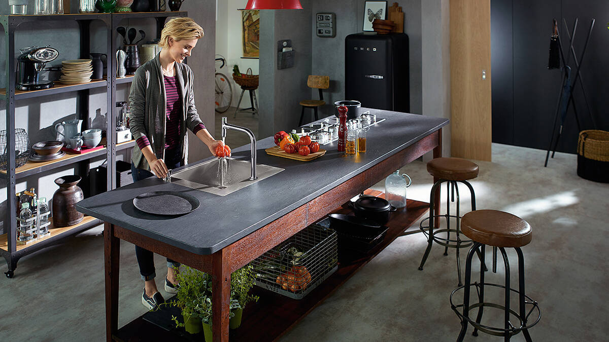 sink-combination_C71-F450-06_with-woman_ambience_16x9